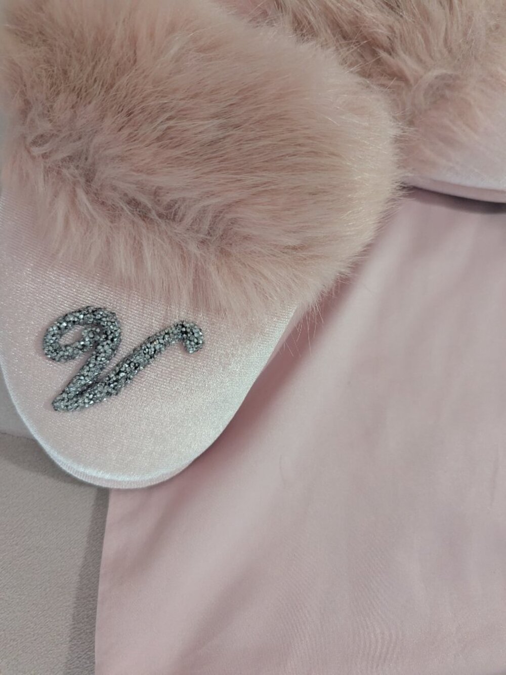 Victoria Secret Faux Fur Bling V Slippers - Picture 3 of 6